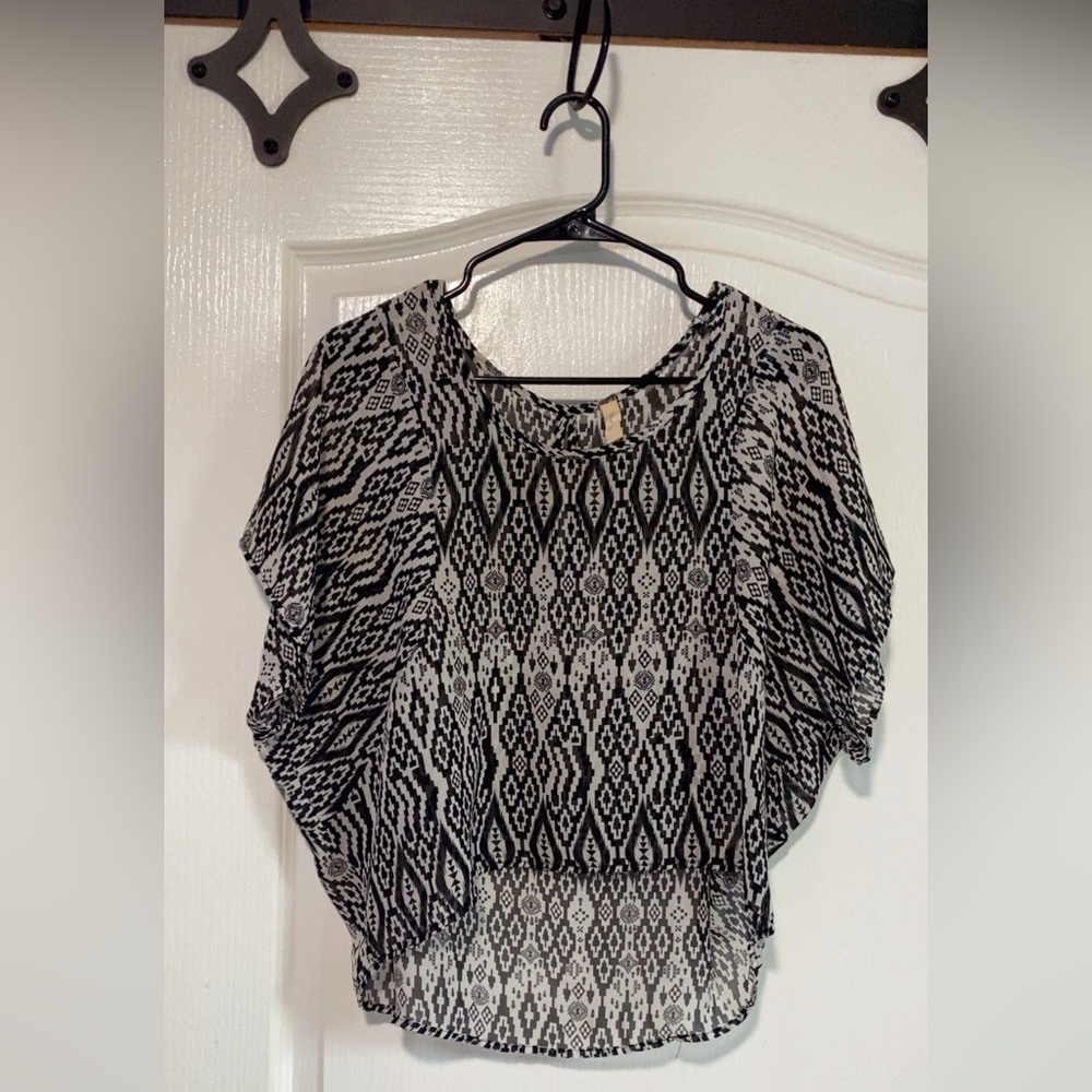 Black and White Patterned Women's Top